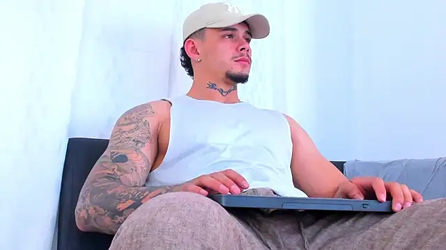 Snapshot of NoahhBrown chatting on October 24, 2025, 5:39 am NoahhBrown online show from October 24, 2025, 5:39 am