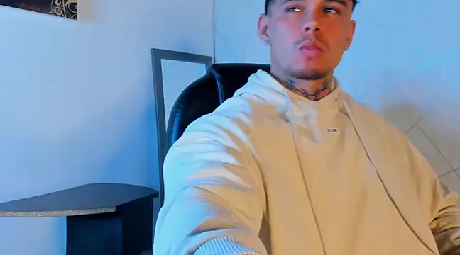 Snapshot of NoahhBrown chatting on March 4, 2025, 3:22 am NoahhBrown online show from March 4, 2025, 3:22 am