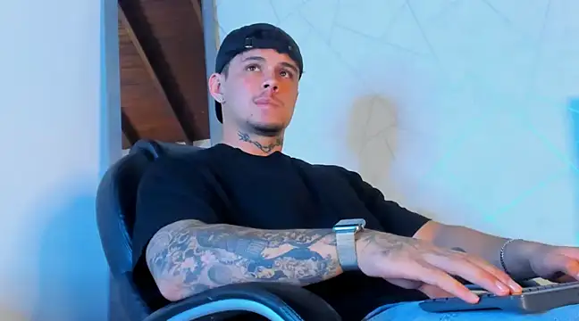 Snapshot of NoahhBrown chatting on March 16, 2025, 3:47 am NoahhBrown online show from March 16, 2025, 3:47 am