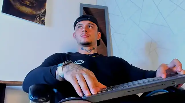 Snapshot of NoahhBrown chatting on March 11, 2025, 3:58 am NoahhBrown online show from March 11, 2025, 3:58 am