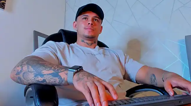 Snapshot of NoahhBrown chatting on February 28, 2025, 6:54 am NoahhBrown online show from February 28, 2025, 6:54 am