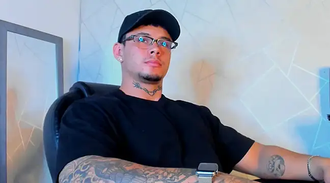 Snapshot of NoahhBrown chatting on February 24, 2025, 2:08 am NoahhBrown online show from February 24, 2025, 2:08 am