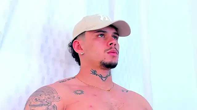 Snapshot of NoahhBrown chatting on October 1, 2025, 3:55 am NoahhBrown online show from October 1, 2025, 3:55 am