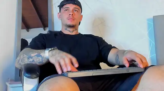 Snapshot of NoahhBrown chatting on March 19, 2025, 3:30 am NoahhBrown online show from March 19, 2025, 3:30 am