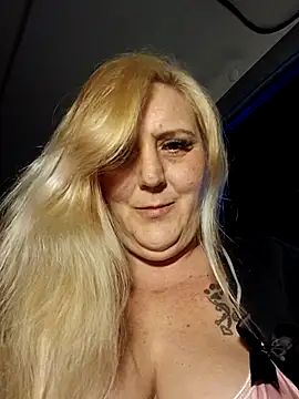 BecciDeluxe online show from December 22, 2025, 8:42 pm