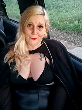 BecciDeluxe online show from January 11, 2026, 4:58 pm