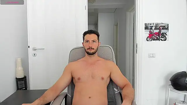 Snapshot of ZackFraser chatting on July 1, 2026, 6:47 am ZackFraser online show from July 1, 2026, 6:47 am