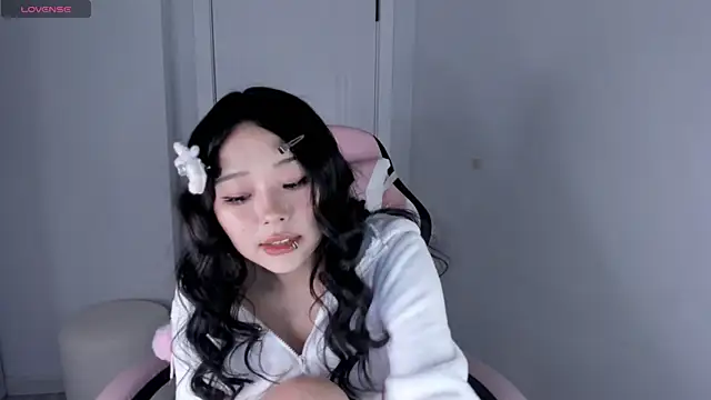 Snapshot of hee_young11 chatting on November 21, 2025, 5:34 pm hee young11 online show from November 21, 2025, 5:34 pm