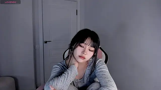 Snapshot of hee_young11 chatting on November 14, 2025, 8:18 am hee young11 online show from November 14, 2025, 8:18 am