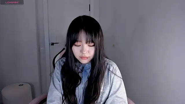 Snapshot of hee_young11 chatting on November 7, 2025, 9:19 pm hee young11 online show from November 7, 2025, 9:19 pm