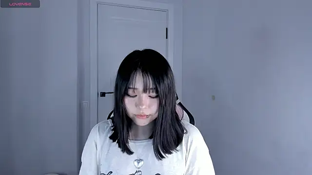 Snapshot of hee_young11 chatting on December 4, 2025, 5:56 pm hee young11 online show from December 4, 2025, 5:56 pm