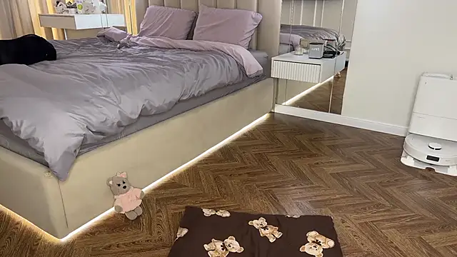 Elsa Ice online show from October 13, 2025, 8:49 am