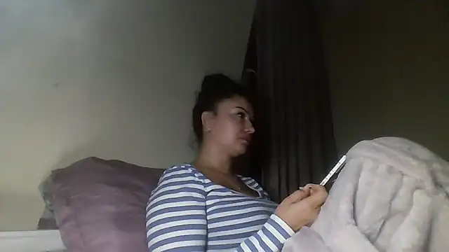 Snapshot of Linusya chatting on October 14, 2025, 5:57 pm Linusya online show from October 14, 2025, 5:57 pm