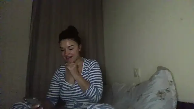 Snapshot of Linusya chatting on November 15, 2025, 4:55 pm Linusya online show from November 15, 2025, 4:55 pm