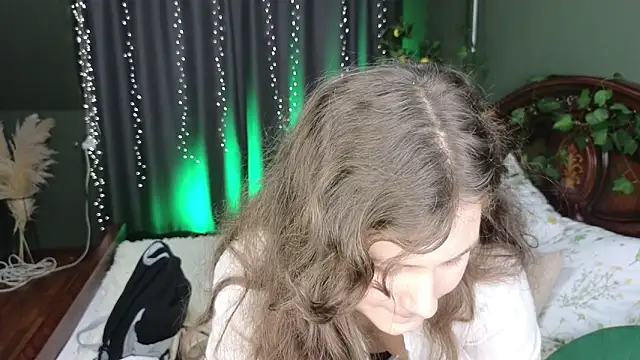 Snapshot of Charlotte_wow chatting on December 4, 2025, 8:30 pm Charlotte wow online show from December 4, 2025, 8:30 pm