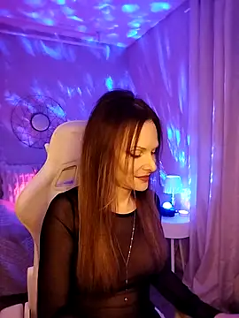 Snapshot of Luna_Kitanna chatting on December 4, 2025, 10:31 pm Luna Kitanna online show from December 4, 2025, 10:31 pm