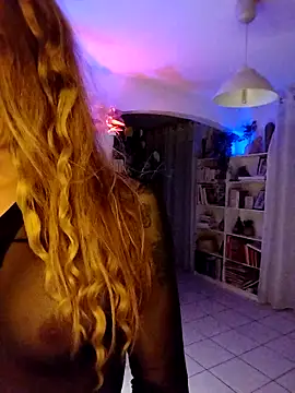 Snapshot of Luna_Kitanna chatting on November 2, 2025, 9:09 pm Luna Kitanna online show from November 2, 2025, 9:09 pm