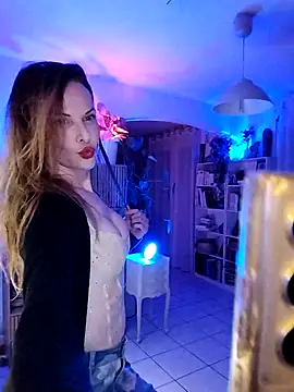 Snapshot of Luna_Kitanna chatting on November 25, 2025, 9:26 pm Luna Kitanna online show from November 25, 2025, 9:26 pm