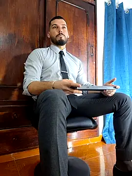 Snapshot of HenryBenso chatting on October 7, 2025, 5:03 pm HenryBenso online show from October 7, 2025, 5:03 pm