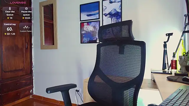 Snapshot of HenryBenso chatting on November 12, 2025, 9:57 am HenryBenso online show from November 12, 2025, 9:57 am