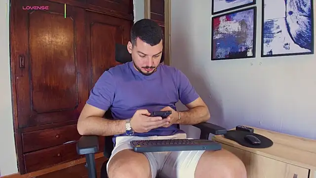 Snapshot of HenryBenso chatting on November 28, 2025, 7:25 pm HenryBenso online show from November 28, 2025, 7:25 pm