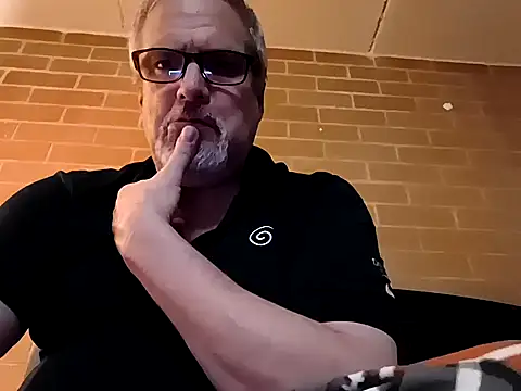 Snapshot of Naked_Sk8r chatting on May 6, 2026, 3:21 am Naked Sk8r online show from May 6, 2026, 3:21 am