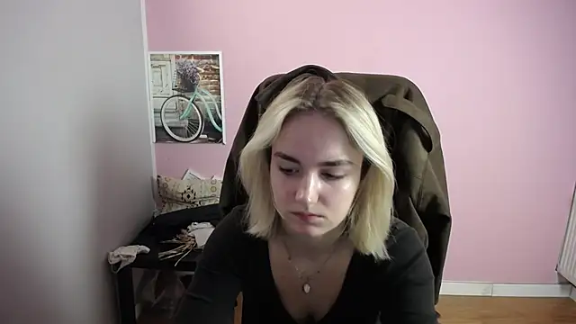 Snapshot of viktoria_lovely chatting on April 15, 2026, 9:48 am viktoria lovely online show from April 15, 2026, 9:48 am