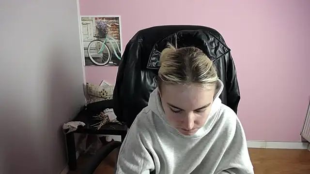Snapshot of viktoria_lovely chatting on April 2, 2026, 7:15 am viktoria lovely online show from April 2, 2026, 7:15 am