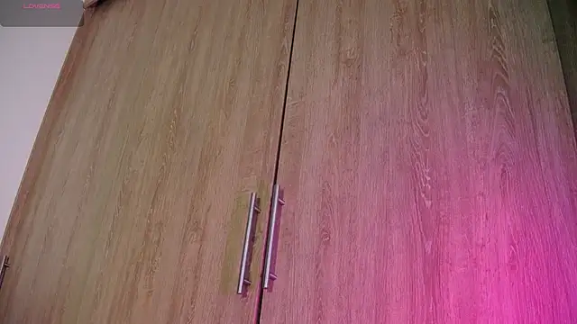 aidaadams online show from November 7, 2025, 11:26 am