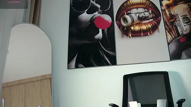 aidaadams online show from December 18, 2025, 11:25 am