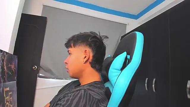 Snapshot of Bray_Kevin chatting on October 31, 2025, 5:20 pm Bray Kevin online show from October 31, 2025, 5:20 pm