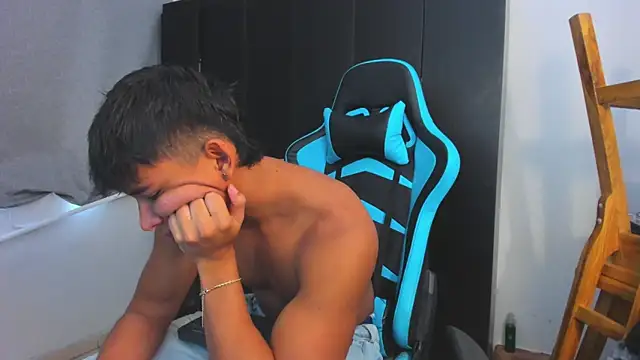 Snapshot of Bray_Kevin chatting on November 23, 2025, 3:33 pm Bray Kevin online show from November 23, 2025, 3:33 pm