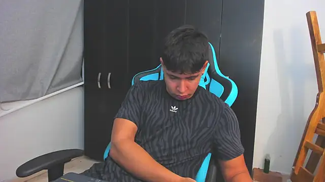 Snapshot of Bray_Kevin chatting on December 4, 2025, 3:49 am Bray Kevin online show from December 4, 2025, 3:49 am