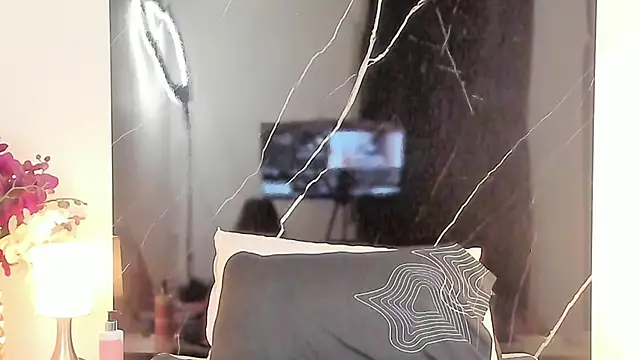 BellaaStarlix online show from March 4, 2026, 7:32 pm