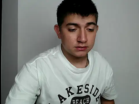 Snapshot of Andres02Smile chatting on May 10, 2026, 4:31 pm Andres02Smile online show from May 10, 2026, 4:31 pm