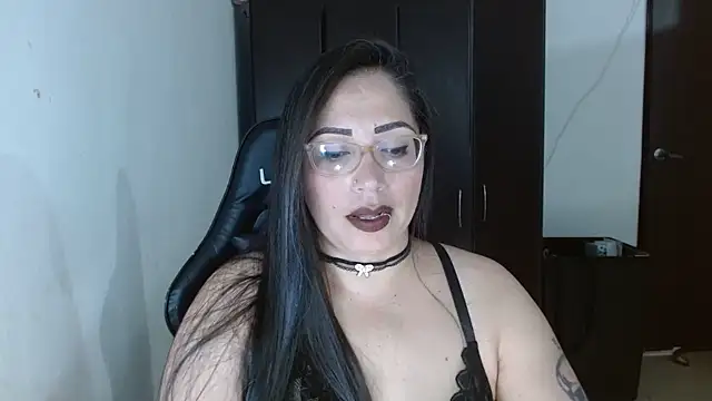 natashasmithe online show from November 3, 2025, 8:56 pm