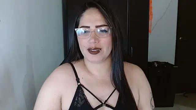 natashasmithe online show from October 19, 2025, 7:27 pm