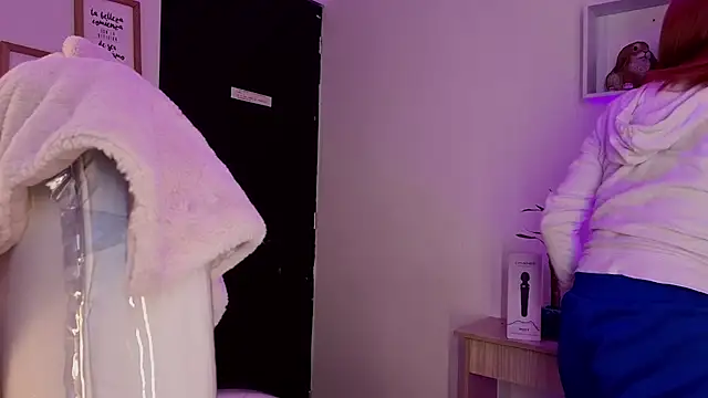 Snapshot of Tiarha chatting on November 12, 2025, 4:38 am Tiarha online show from November 12, 2025, 4:38 am