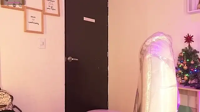 Snapshot of Tiarha chatting on December 5, 2025, 4:22 am Tiarha online show from December 5, 2025, 4:22 am