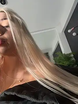 Snapshot of violettabunny03 chatting on February 12, 2026, 3:39 am violettabunny03 online show from February 12, 2026, 3:39 am