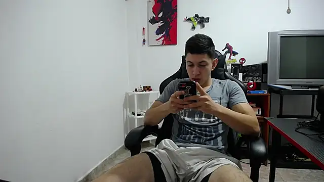 Snapshot of Iam_yourbabyprincess_XD chatting on December 15, 2025, 8:36 pm Iam yourbabyprincess XD online show from December 15, 2025, 8:36 pm