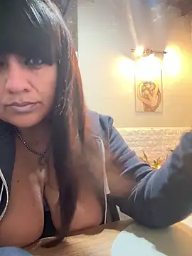 Sensualmente333 online show from May 23, 2026, 12:04 pm