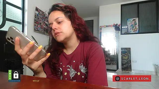 Snapshot of Scarletleon77 chatting on October 21, 2025, 11:53 am Scarletleon77 online show from October 21, 2025, 11:53 am