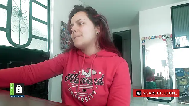 Snapshot of Scarletleon77 chatting on December 4, 2025, 5:23 pm Scarletleon77 online show from December 4, 2025, 5:23 pm