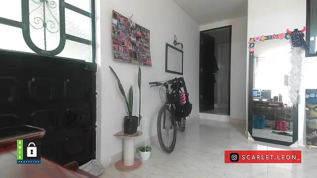 Snapshot of Scarletleon77 chatting on October 28, 2025, 1:10 pm Scarletleon77 online show from October 28, 2025, 1:10 pm