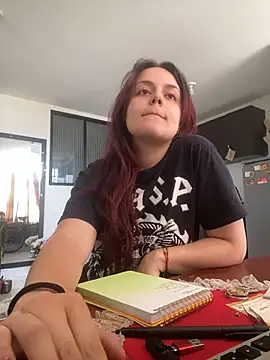 Scarletleon77 online show from May 6, 2026, 3:49 pm