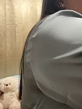 Snapshot of PUSHYLATE chatting on October 19, 2025, 5:32 am PUSHYLATE online show from October 19, 2025, 5:32 am