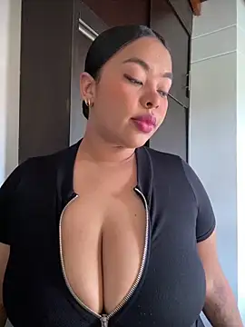 Snapshot of PUSHYLATE chatting on November 1, 2025, 4:56 pm PUSHYLATE online show from November 1, 2025, 4:56 pm