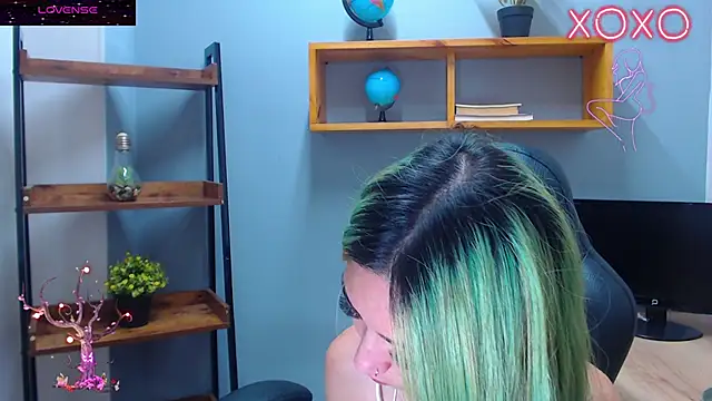 Snapshot of Erika_Stevens chatting on October 30, 2025, 2:36 pm Erika Stevens online show from October 30, 2025, 2:36 pm