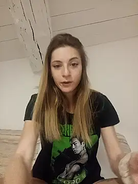 Cristina02 online show from April 5, 2026, 7:53 pm